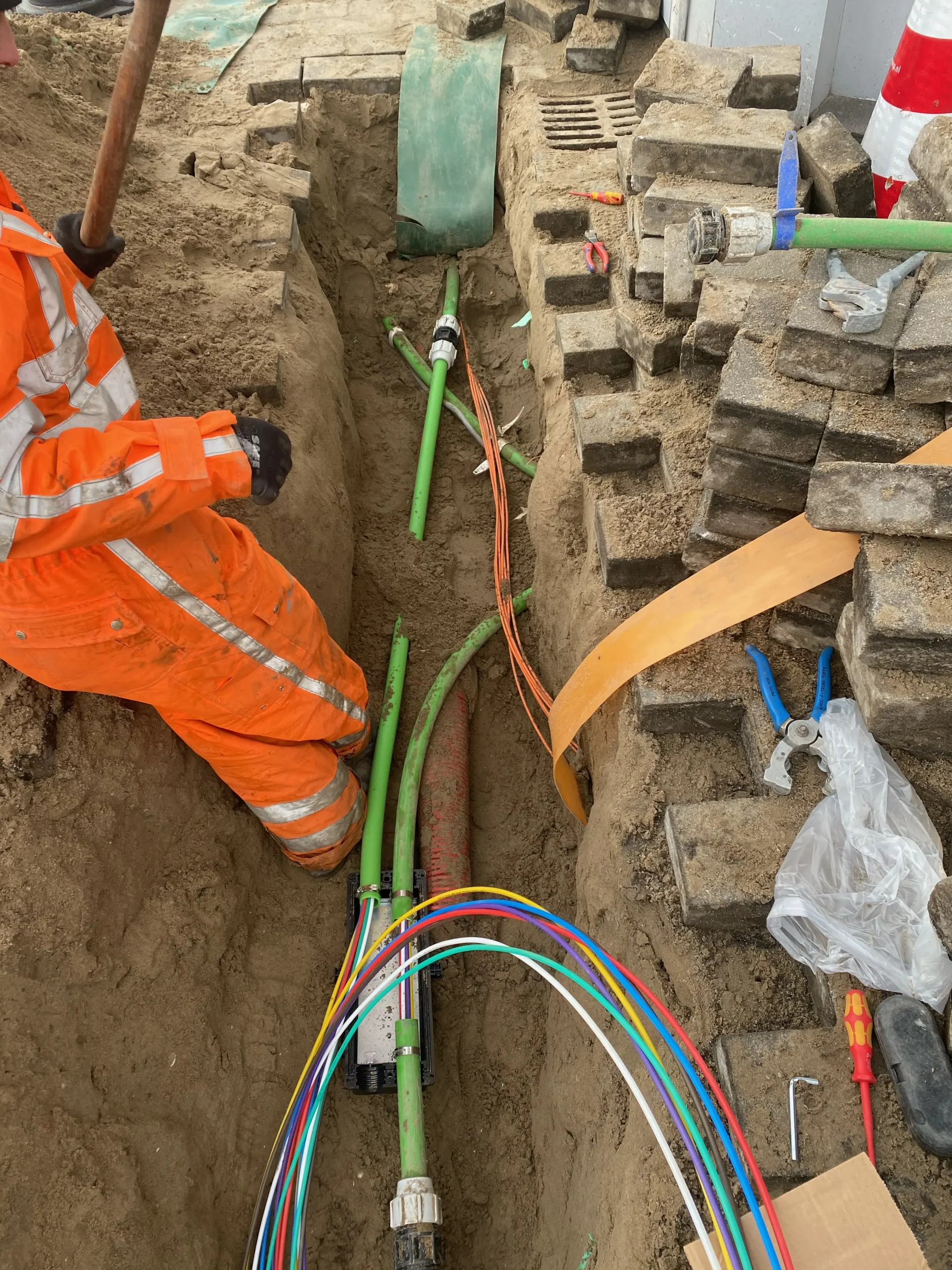 Grondwerk kabel trekken, glasvezel